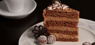 Čokoladna torta parče