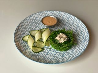 Водорості Чука з горіховим соусом (100/50 г)