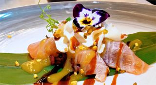 60-Nigiri sake scottato pistacchio - 2 pezzi