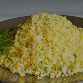 arroz frito con huevo