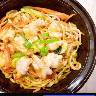 虾鸡蛋炒面Tallarines salteados con gambas y huevos