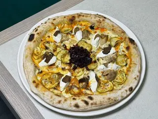 З білими грибами ,трюфелем та карамелізованою цибулею (770g)