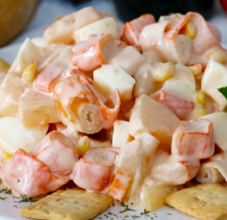 Tapa de ensaladilla de la casa (marisco)