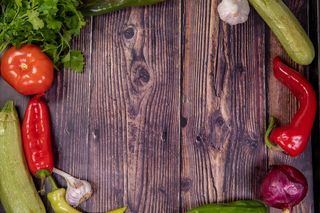 Салата от кисело зеле с червен пипер