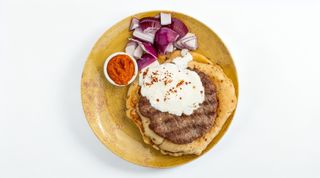 Pljeskavica u kajmaku