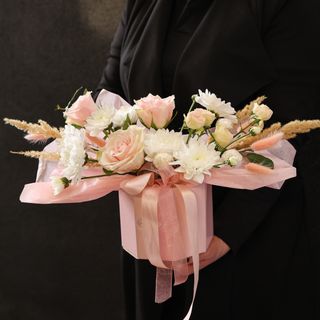 Квіткова композиція в ніжно рожевих тонах