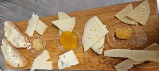 Tagliere di selezione di formaggi per 2 persone