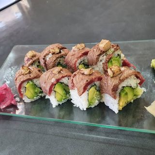 Uramaki solomillo de ternera y foie 