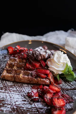 Waffles Kinder Bueno e Morangos