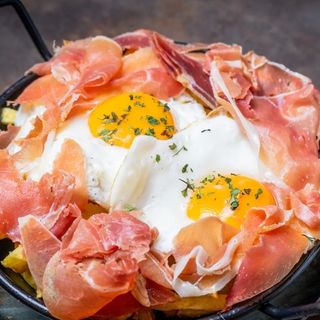 Huevos Rotos Con Jamón Ibérico