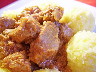 Tochitură cu mămăliguță