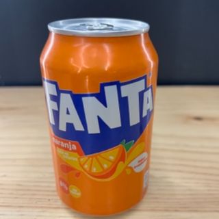 Lata Fanta de naranja 