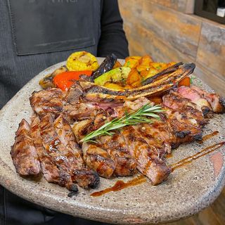 Стейк Рібай з овочами в кисло-солодкому соусі