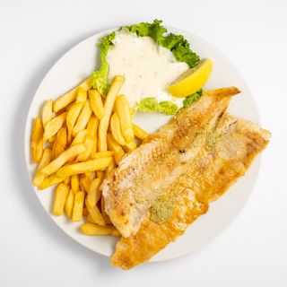 Oslić na žaru s prilogom