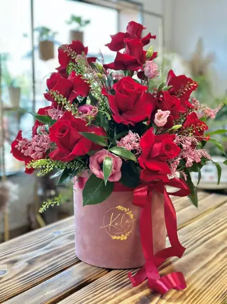 Red Queen flower box
