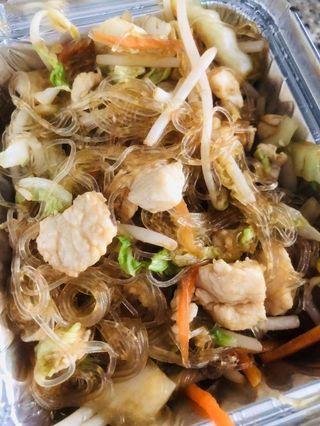 12.SPAGHETTI DI SOIA CON POLLO E VERDURE