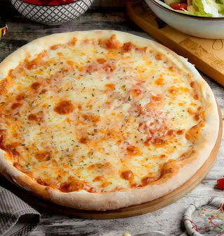 Pizza Clásica Cinco Quesos (40 cm.)