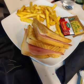 Sándwich Mixto Con Patatas