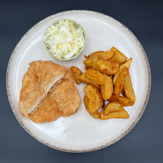 Meniu șnitel cu cartofi și salată de varză