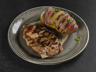 СТЕЙК ЗІ СВИНЯЧОГО ОШИЙКА