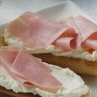 Tostada De Tomate Rallado Con Queso Y Jamón York