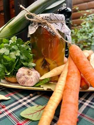 Słoik – Bulion z kury, kaczki i wołowiny (900 ml)