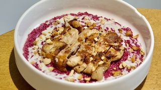 ჭარხლის რიზოტო ქათმით და დორბლუთი