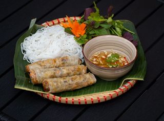 Bún nem z sajgonkami