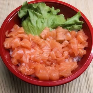 Chirashi tartare di salmone