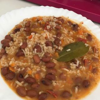Judías pintas con chorizo y carne 