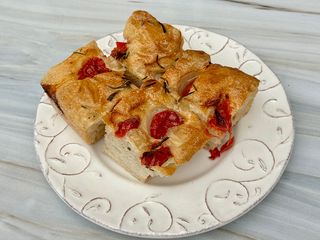 Фокачча з томатами і розмарином (200g)