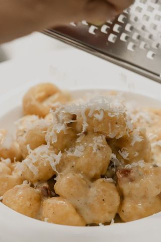 Gnocchi De Calabaza Con Cacio E Pepe Y Guanciale