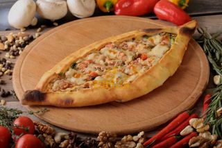 Pide sa piletinom i kačkavaljem 350 gr