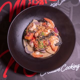 Langostinos Saleados Con Curry Verde