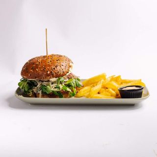 Prime burger s prilogom i Coca-cola