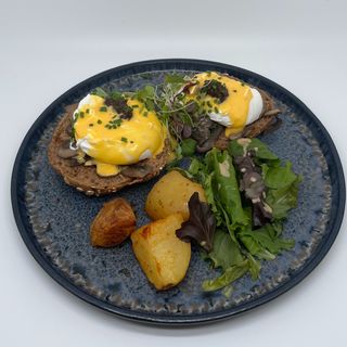 Mushroom & truffle benedict