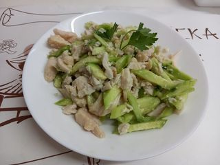 412. Пилешко месо с пресни краставици студено (300гр)