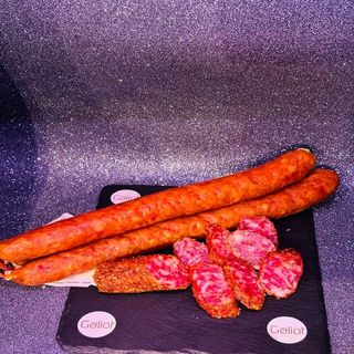 Fuet Con Recubrimiento De Pimentón Pieza Peso Aprox. 200 Gr.