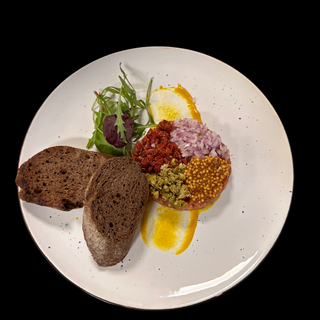 Тартар з яловичини з в'яленими томатами