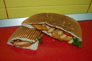 Sandwich cu snitel de pui