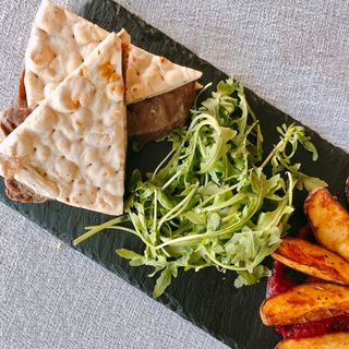 Prego de Vaca em pão nórdico, c/ maionese saudável