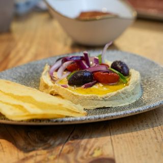 Hummus de cigrons i alfàbrega