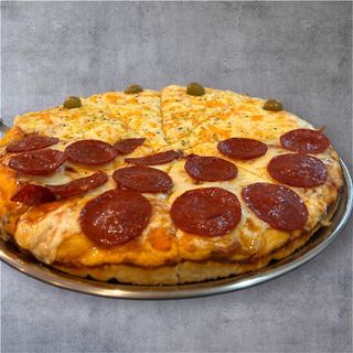 Pepperoni + 4 Quesos