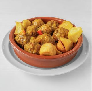 Albóndigas en salsa (rción.)