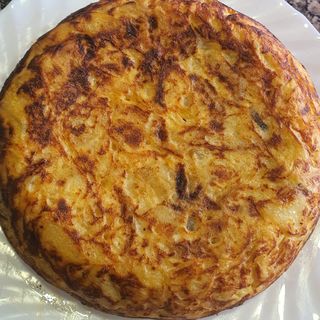 Tortilla  de patatas  con cebolla 