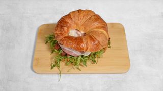 Croissant Gorgonzola & Crudo