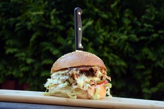 Čiz Čiz burger + krumpirići