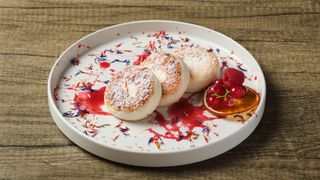 Сырники с ягодным соусом