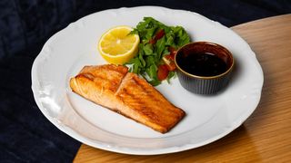 შეშის ღუმელში გამომცხვარი ორაგულის სტეიკი