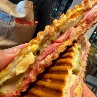 SÁNDWICH Q BANO
